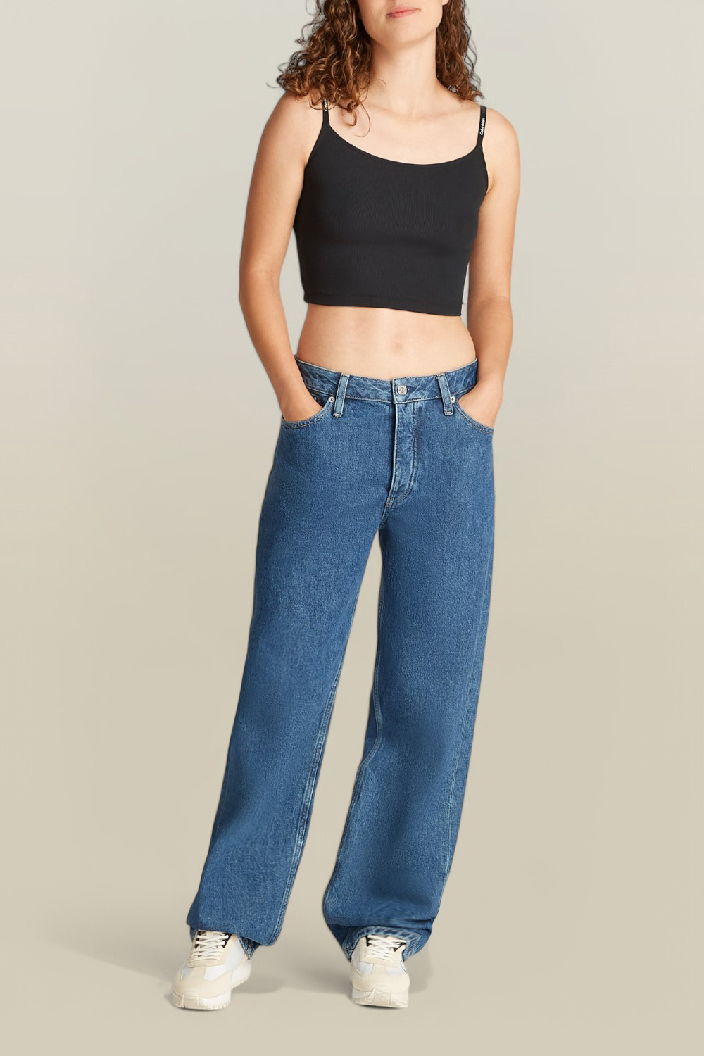 תמונת כל הלוק של גופיית ריב קרופ